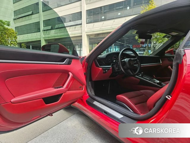 Porsche 911(992) id 4523866 из Кореи 8