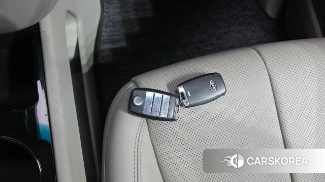 Kia The New Carnival id 4722603 из Кореи 8
