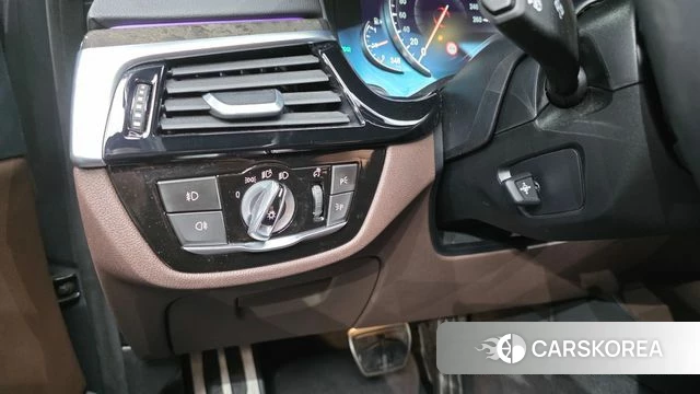 BMW 5 Series (G30) id 3912085 из Кореи 8