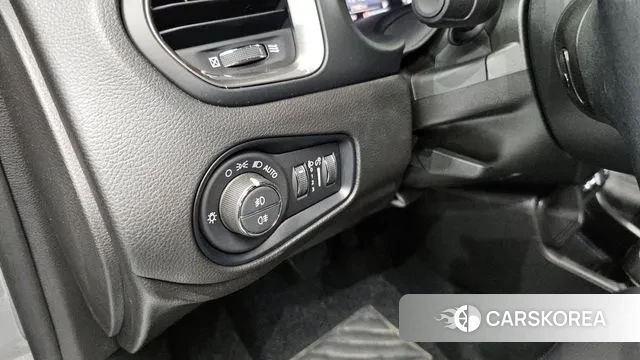 Jeep Renegade id 3279738 из Кореи 8