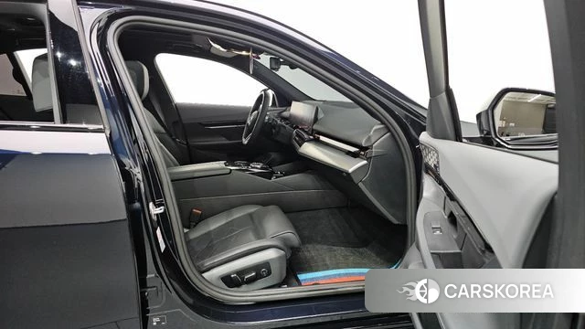 BMW 5 Series (G60) id 4700826 из Кореи 8