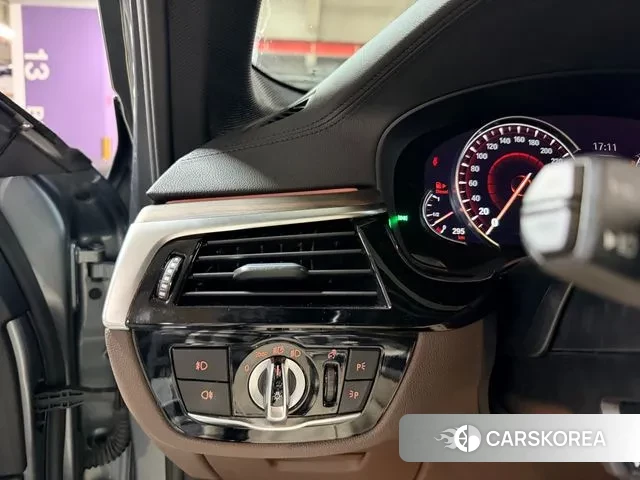 BMW 5 Series (G30) id 3485104 из Кореи 8