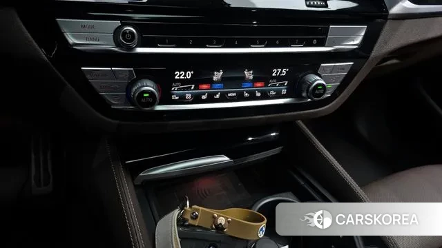 BMW 5 Series (G30) id 3384165 из Кореи 8