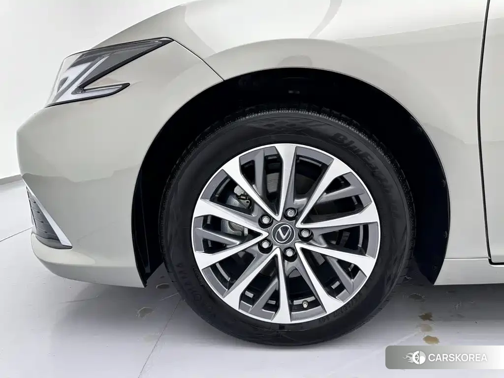 Lexus ES id 4644395 из Китая 8