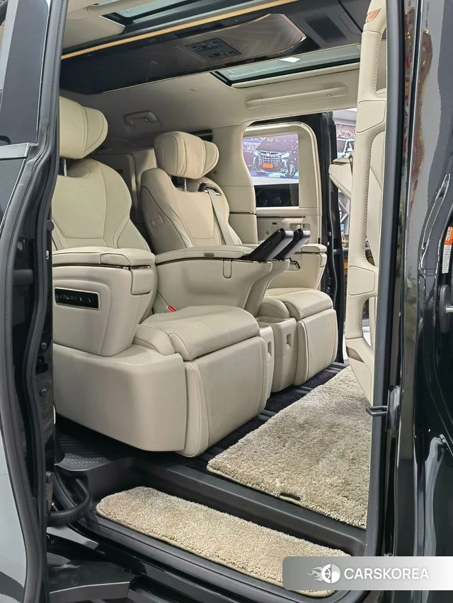 Lexus LM id 4278585 из Китая 8