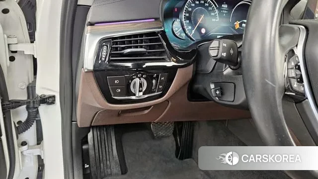 BMW 5 Series (G30) id 3520373 из Кореи 8