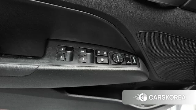 Hyundai Avante AD id 3867569 из Кореи 8