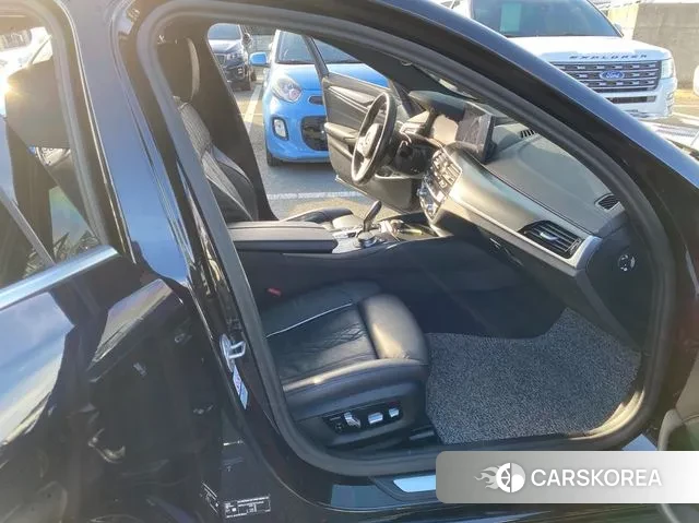 BMW 5 Series (G30) id 3093550 из Кореи 8