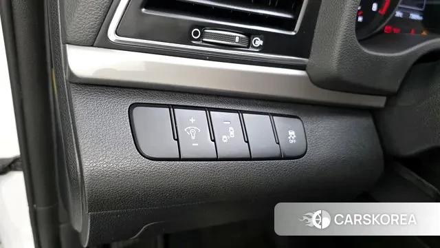 Hyundai Avante AD id 3055818 из Кореи 8