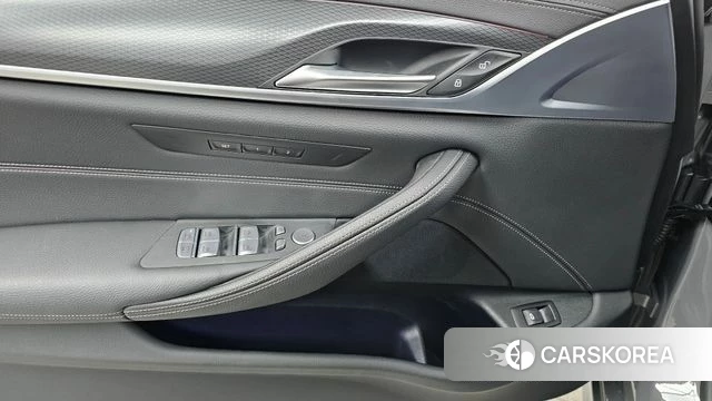 BMW 5 Series (G30) id 4382369 из Кореи 8