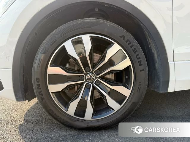 Volkswagen Tiguan L id 4341546 из Китая 8
