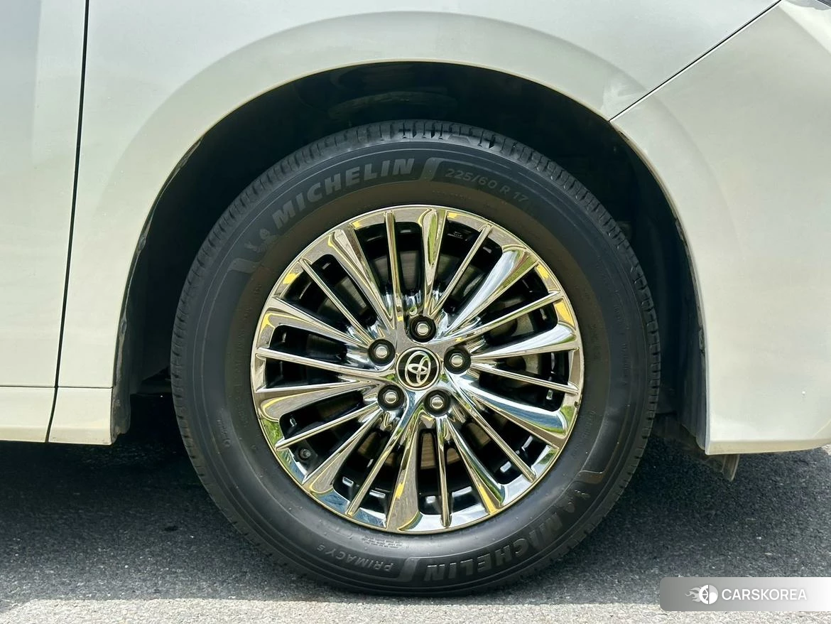 Toyota Elfa id 4420887 из Китая 8