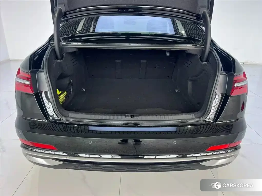 Audi A6L id 4577413 из Китая 9