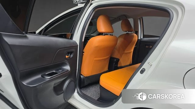 Toyota Prius C id 4232749 из Кореи 8