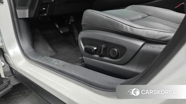 Lexus UX250h id 3916690 из Кореи 8