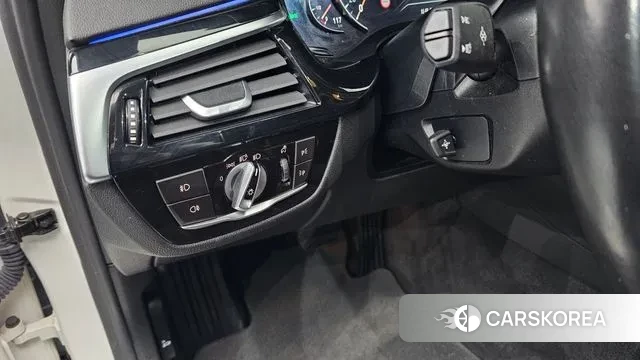 BMW 5 Series (G30) id 3574024 из Кореи 8