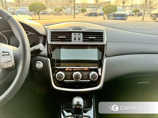 Nissan TIIDA id 4276305 из Китая 8