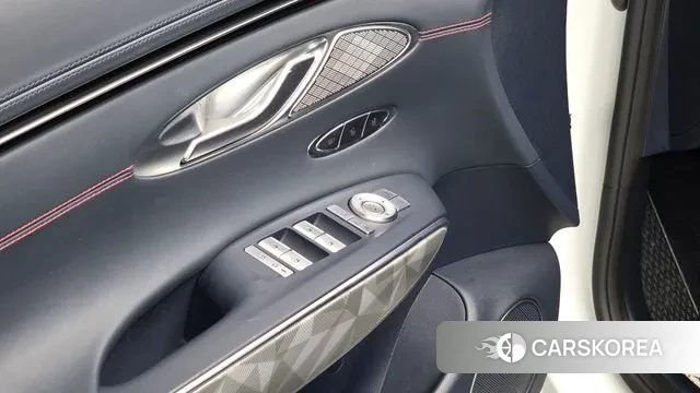 Genesis GV70 id 3701732 из Кореи 8