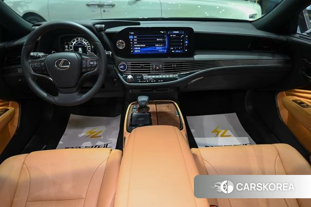 Lexus LS id 4273976 из Китая 8