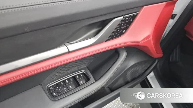 Porsche Taycan id 3058748 из Кореи 8