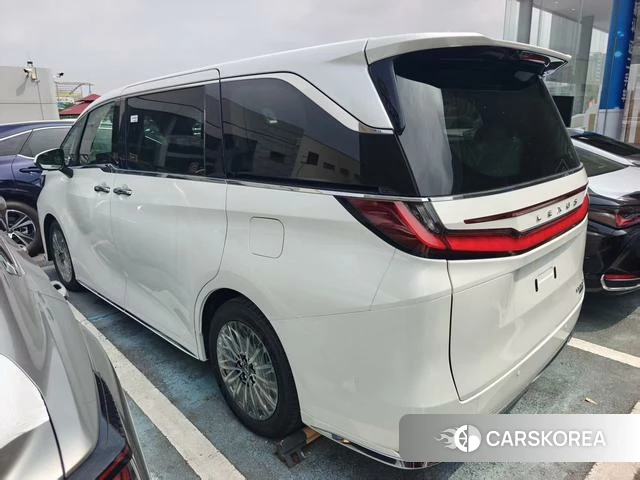 Lexus LM id 4259832 из Китая 8