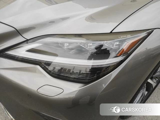 Lexus LS id 4261867 из Китая 8