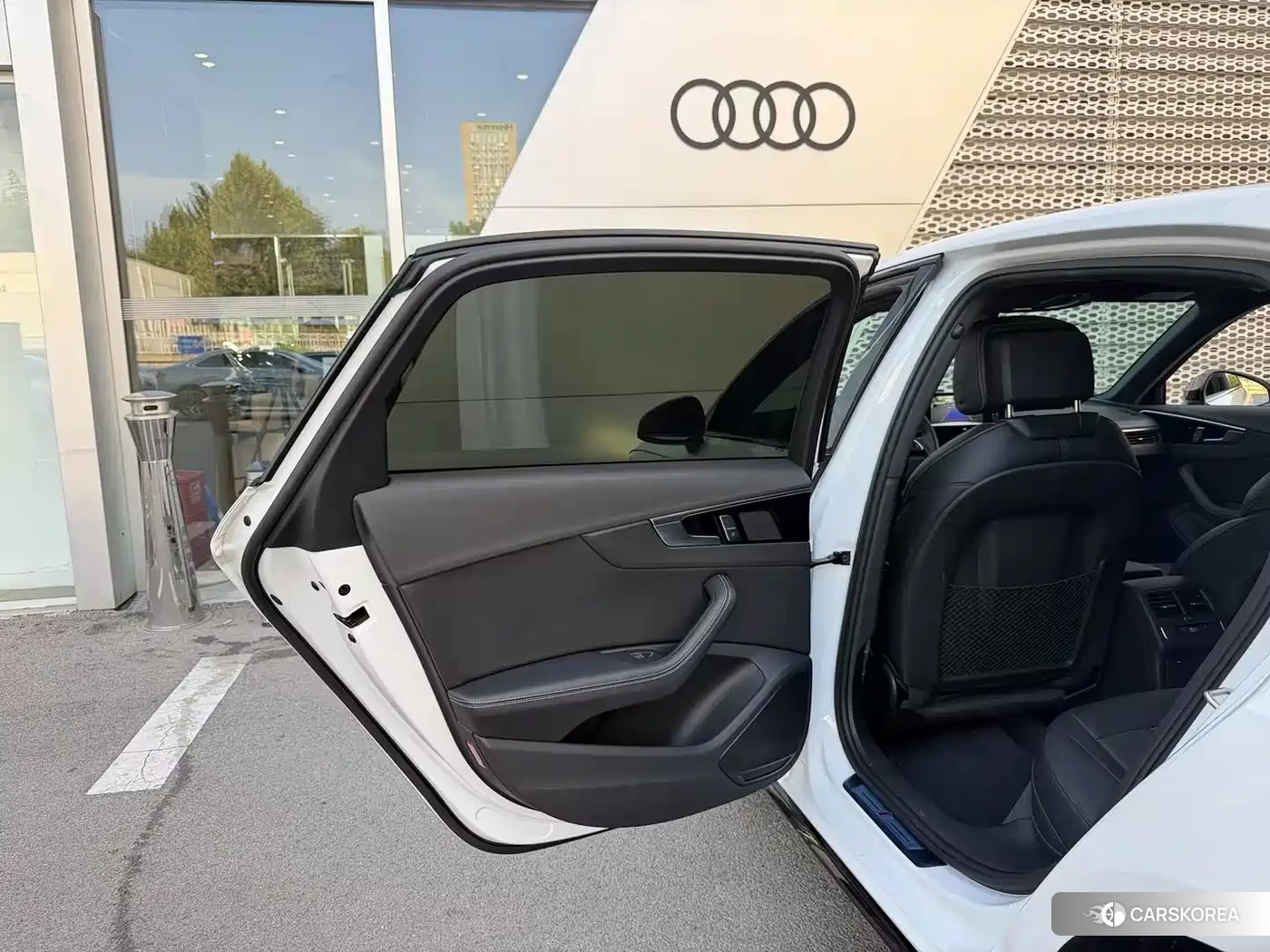 Audi A4L id 4681179 из Китая 9