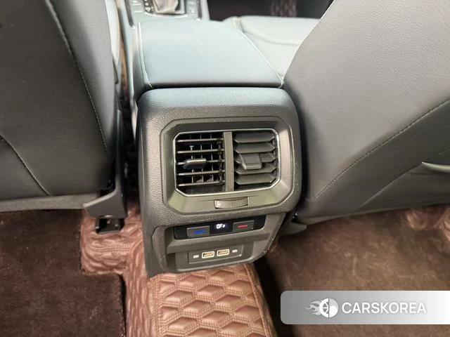 Volkswagen Tiguan L id 4353550 из Китая 8