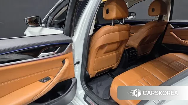 BMW 5 Series (G30) id 3692843 из Кореи 8