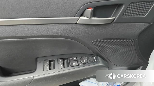 Hyundai Avante AD id 3845998 из Кореи 8