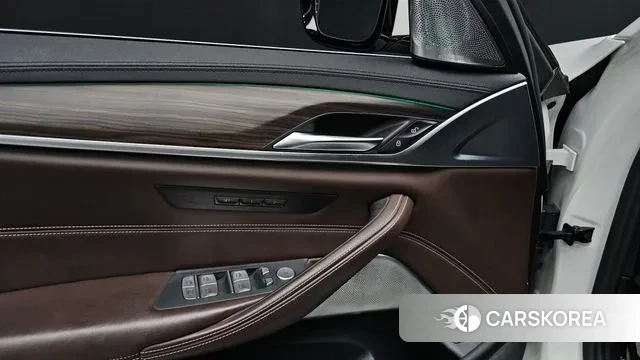 BMW 5 Series (G30) id 2940983 из Кореи 8