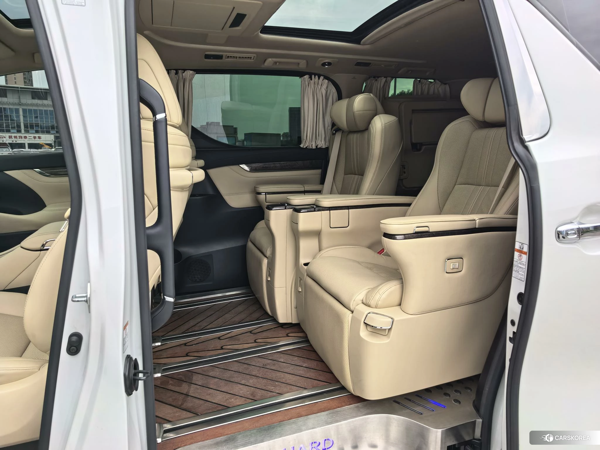 Toyota Alphard id 4453738 из Китая 8