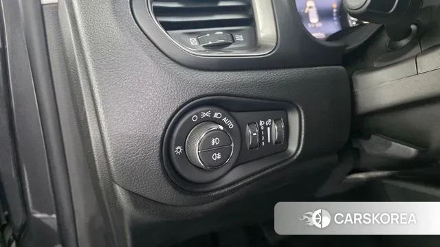 Jeep Renegade id 3691291 из Кореи 8