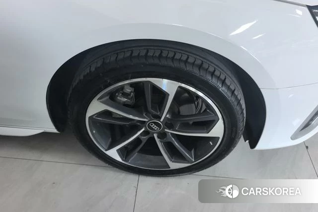 Audi A4L id 4328570 из Китая 8