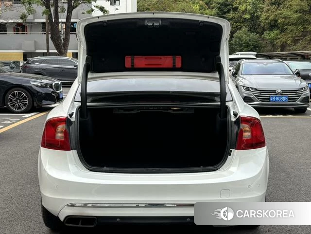 Volvo S60 id 3888983 из Китая 8