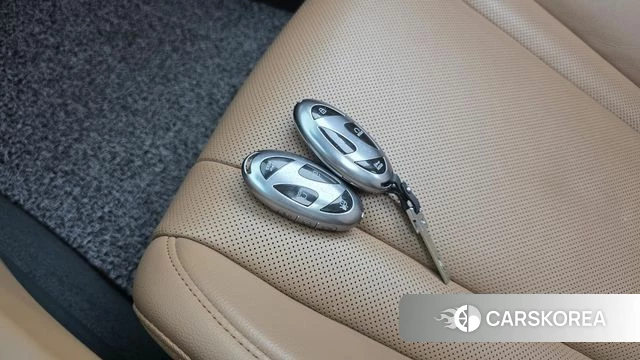 Hyundai Grandeur (GN7) id 4017760 из Кореи 8