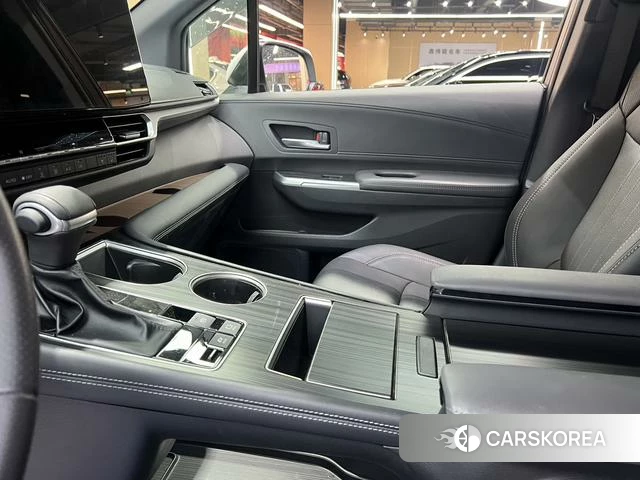 Toyota Saina id 4257463 из Китая 8