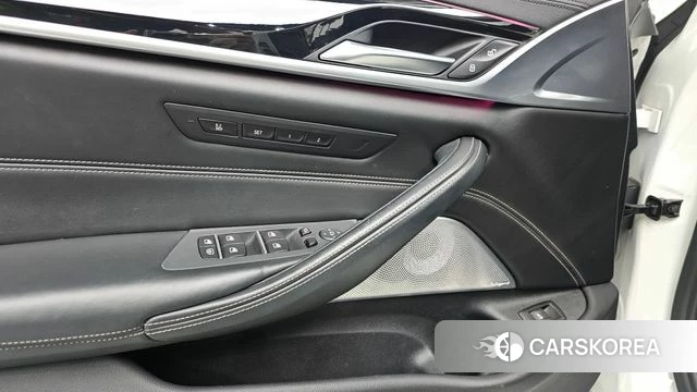 BMW 5 Series (G30) id 4435778 из Кореи 8