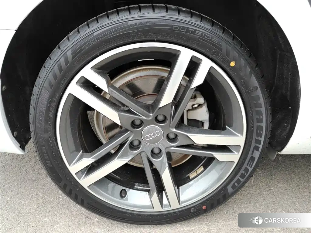 Audi A4L id 4576588 из Китая 8