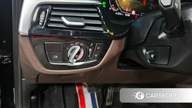 BMW 5 Series (G30) id 3865367 из Кореи 8