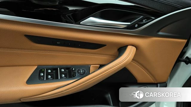 BMW 5 Series (G30) id 3834933 из Кореи 8