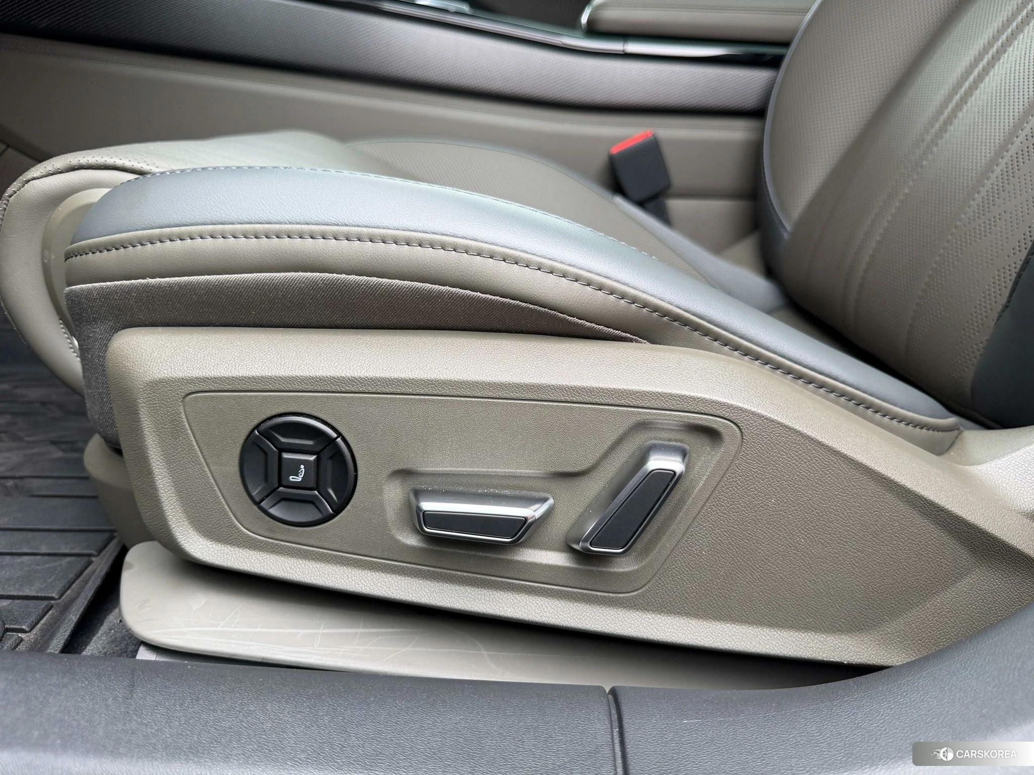 Audi A6L id 4473987 из Китая 8