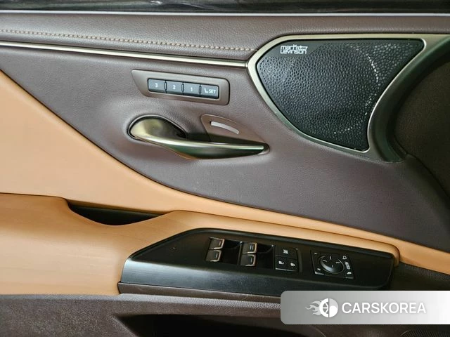Lexus ES300h 7th generation id 4396360 из Кореи 8