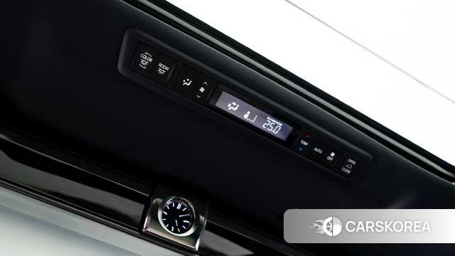 Lexus LM id 4272572 из Китая 8