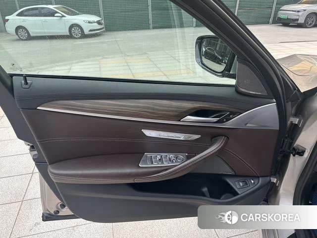 BMW 5 series PHEV id 4227936 из Китая 8