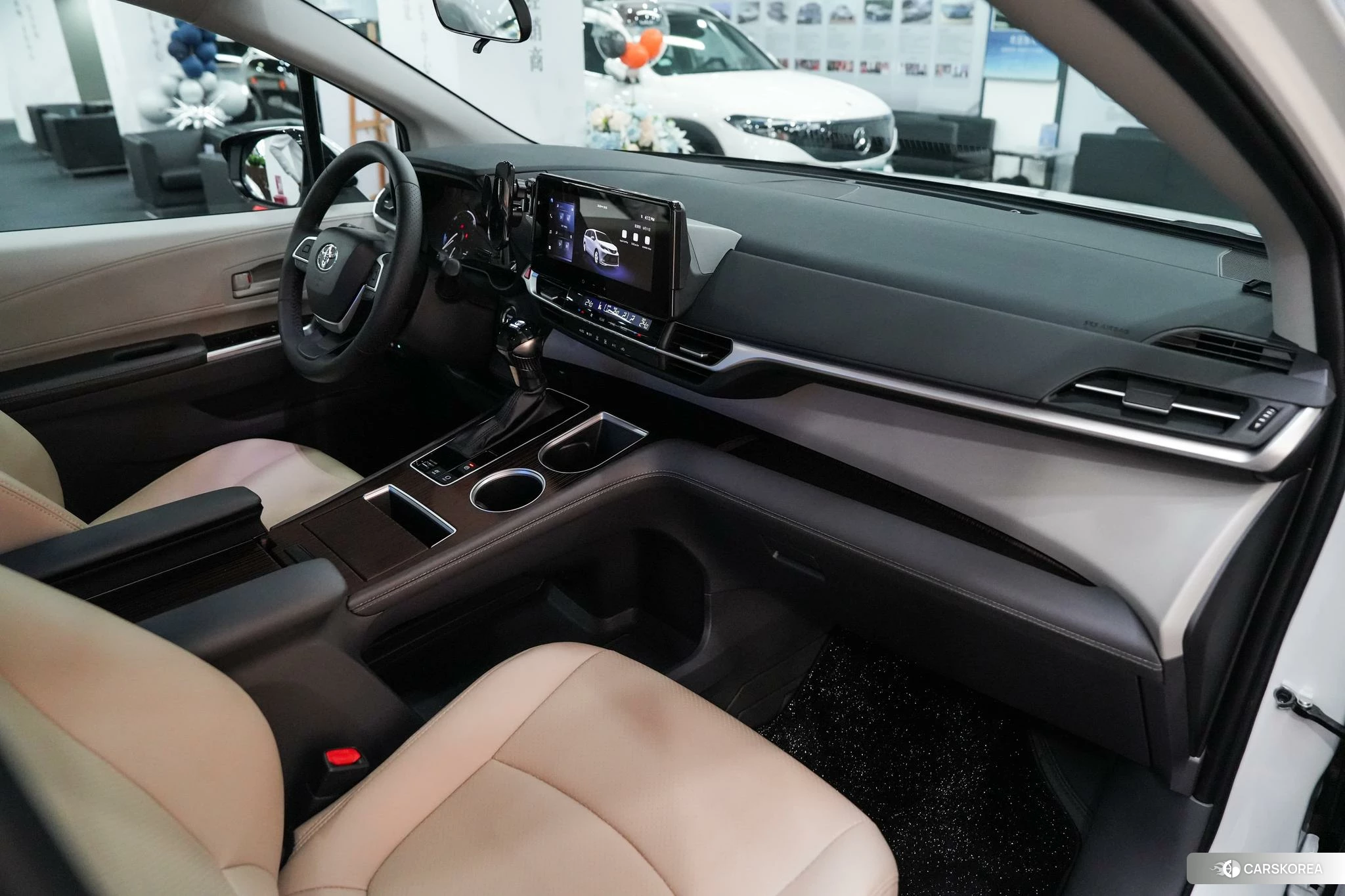 Toyota Saina id 4440870 из Китая 8