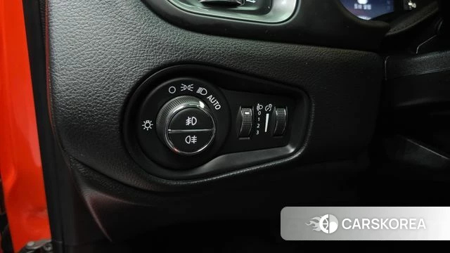 Jeep Renegade id 3885979 из Кореи 8