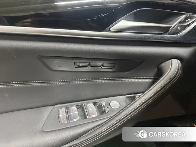 BMW 5 Series (G30) id 3556067 из Кореи 8