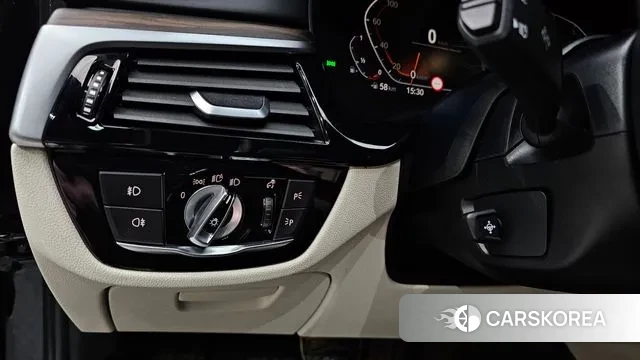 BMW 5 Series (G30) id 3459378 из Кореи 8