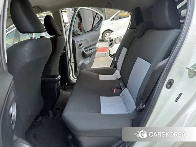 Toyota Prius C id 3000409 из Кореи 8